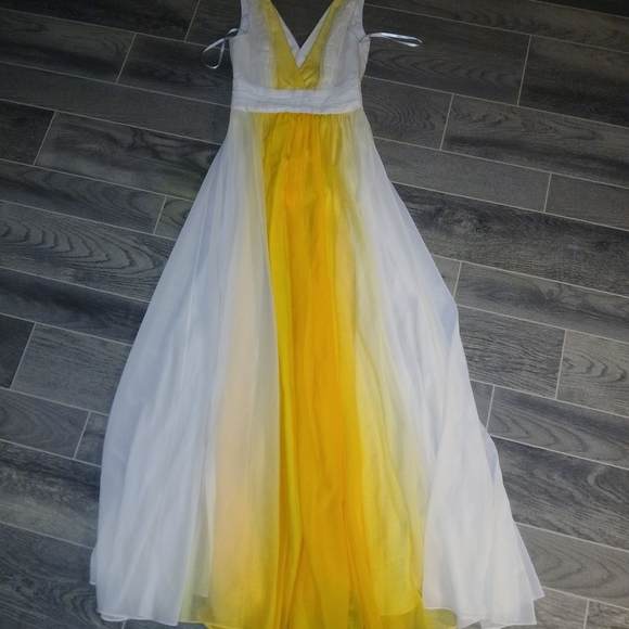 Elegant Yellow and White Gown - Picture 2 of 6